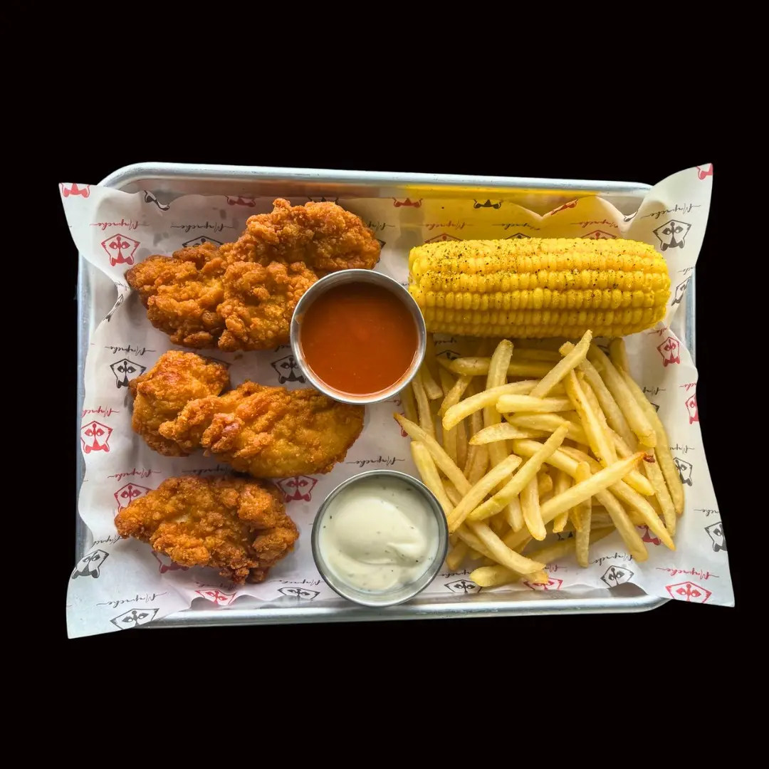 Combo de snacks con papas y elote de Mapache Burger